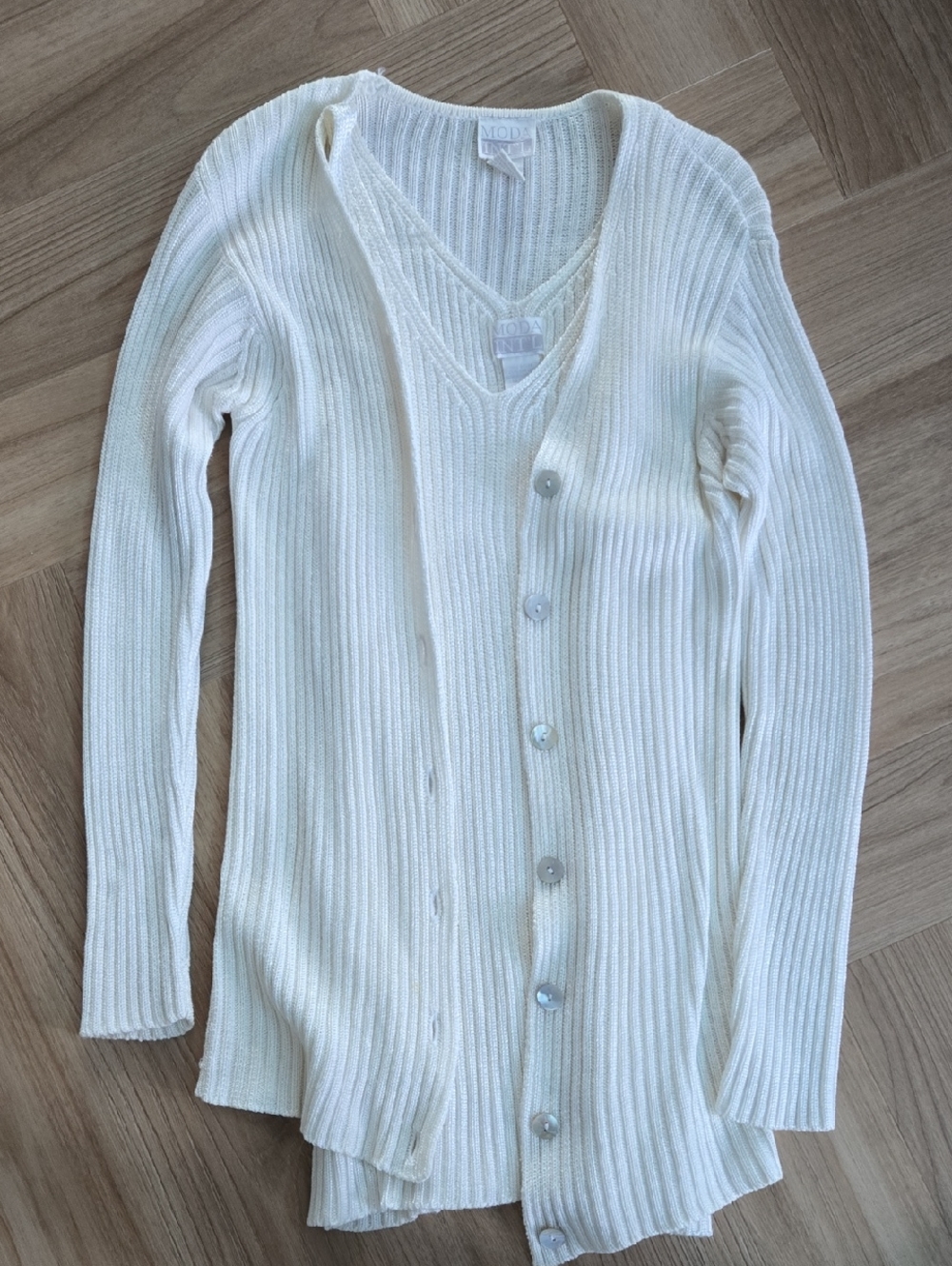 Moda Internarional Cream Ribbed V-Neck Button-Front Cardigan Twin Set Small